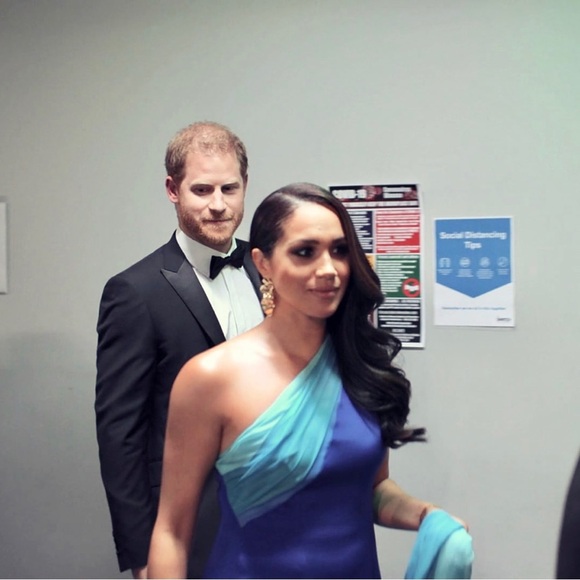 NEW Large Crumpled Goldtone Drop Earrings Designer Luxury Inspired - Picture 7 of 16